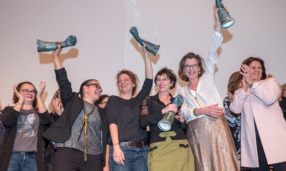 Ein Gruppenfoto der FC Gloria Filmpreisträgerinnen 2018: SABINE MARTE (Gloriette Preis), CAROLINE BOBEK (Luise-Fleck-Preis), KARINA RESSLER (Gloria Preis), KATHARINA BIRÓ (Gloriosa Preis)